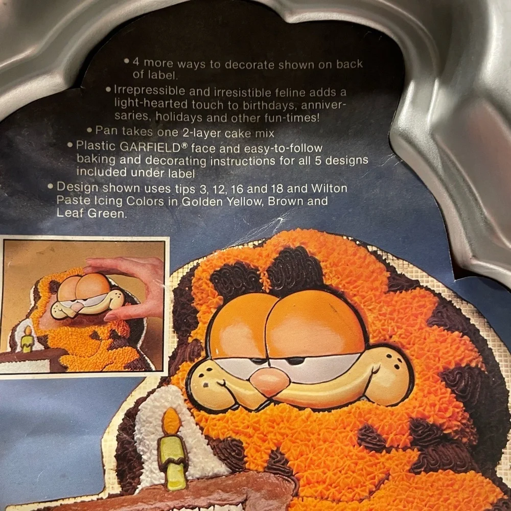 Wilton Garfield Character Cake Pan